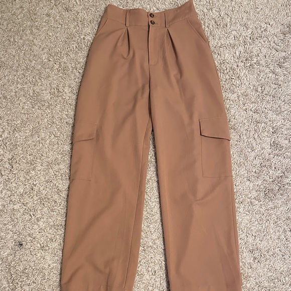 Chic Brown High-Waisted Cargo Pants - Picture 1 of 1